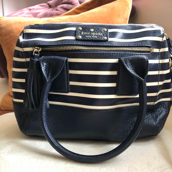 Kate Spade navy/cream pinstriped leather tote bag with crossbody strap - Picture 2 of 11